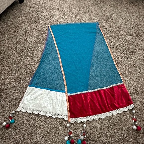 Free Shipping!  3-Piece heavy Velvet Lehengha Choli with 6 foot dupatta train - Picture 8 of 9